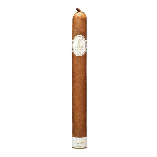 Flor de Selva Classic Petit Corona från Honduras, mild till medium med toner av cederträ och rostade nötter