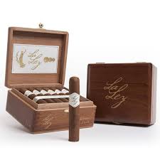 La Ley Robusto – handrullad nicaraguansk premiumcigarr, Sumatra-wrapper, medium styrka, toner av kakao och kaffe