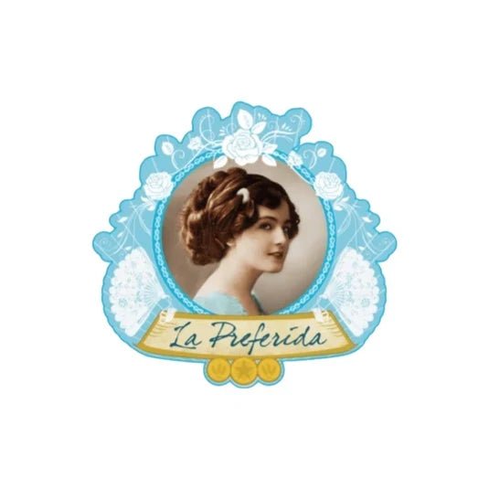 La Preferida-emblem med kvinnoporträtt, turkos och vit blomsterinramning samt guldfärgad namnskylt – Cigarrshoppen