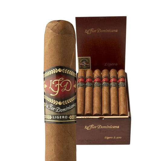 La Flor Dominicana Ligero L-300 Toro – dominikansk premiumcigarr med Ecuador Sumatra-täckblad, medium till fyllig styrka, smaker av rostat kaffe, peppar, läder och kakao