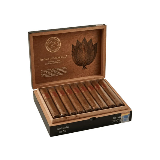 Aroma de Nicaragua Ecuador Robusto – nicaraguansk premiumcigarr med silkeslent Ecuador-täckblad, medium styrka, smaker av cederträ, kakao, rostat kaffe och mild kryddighet