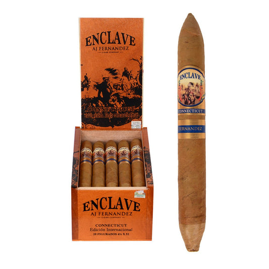 Enclave Connecticut Figurado från Nicaragua, avsmalnande ljusbrun cigarr med blå och guldfärgad gördel bredvid öppen träask.
