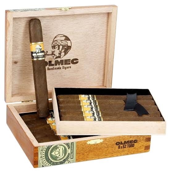 Foundation Olmec Claro Toro – nicaraguansk premiumcigarr med mexikanskt San Andrés Claro-täckblad, medium till fyllig styrka, smaker av kakao, espresso och läder