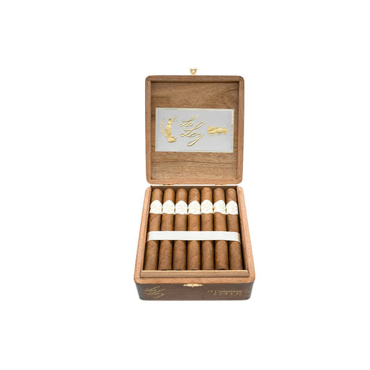 La Ley Cañonazo – handrullad nicaraguansk premiumcigarr, Ecuador-wrapper, medium styrka, Gran Toro-format