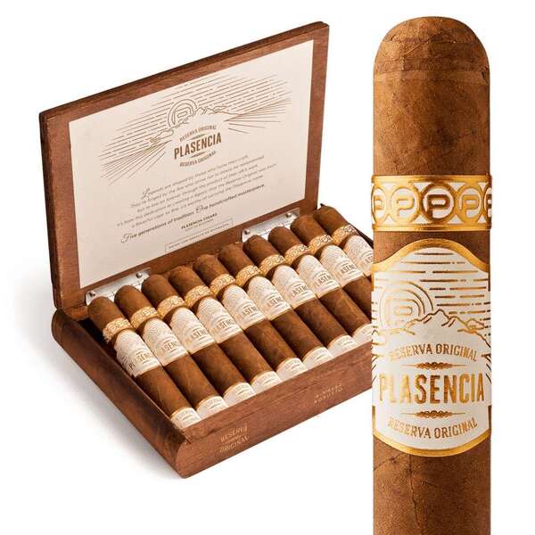 Plasencia Reserva Original Robusto vid öppen låda, Nicaragua, medium styrka, toner av cederträ, nötter och karamell.