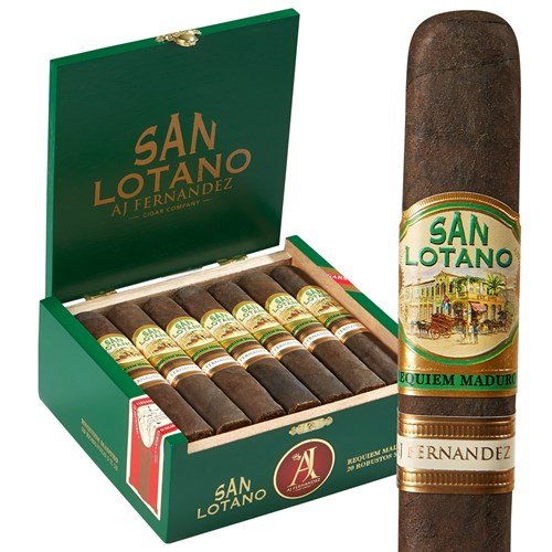 San Lotano Requiem Maduro Robusto från Nicaragua, mörk cigarr med guldfärgad gördel bredvid öppen grön cigarrlåda.